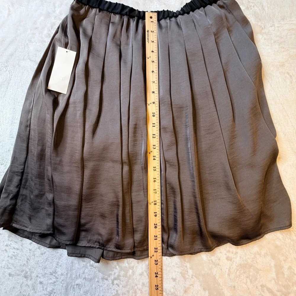 Uniqlo Satin Flare Skirt Dark Brown Pleated Dark academia,Gothic, dark Romantic‎